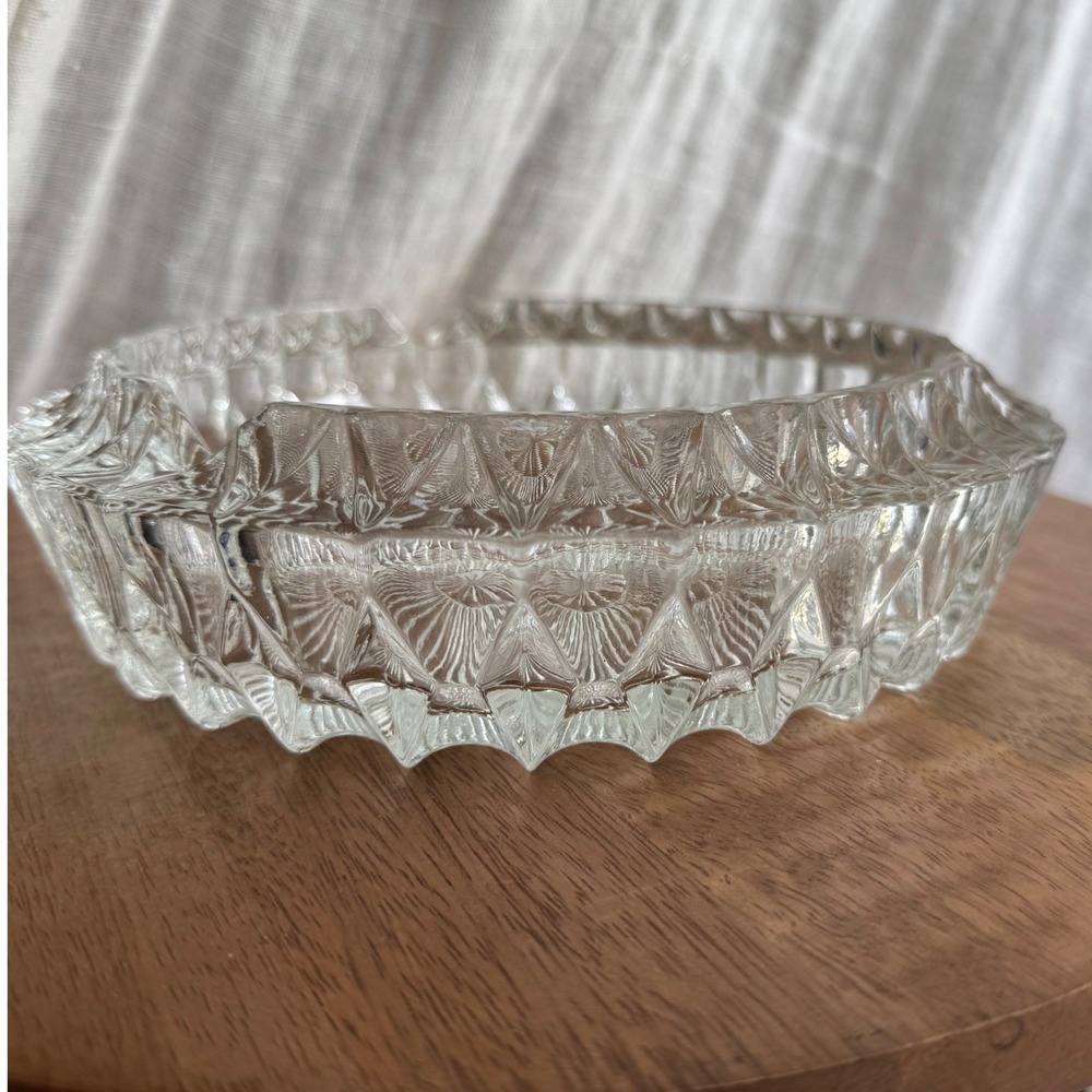Vintage Glass Ashtray Heavy Italy Diamond Cut Scalloped MCM Barware Catchall - Picture 4 of 8